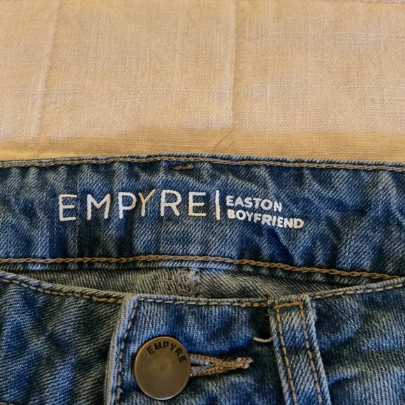size 0 distressed mid wash zumiez jeans! - Picture 3 of 4